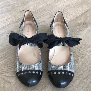 Black and white tweed shoes with bow